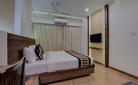 Oyo 78245 Collection O Hotel Crown Inn