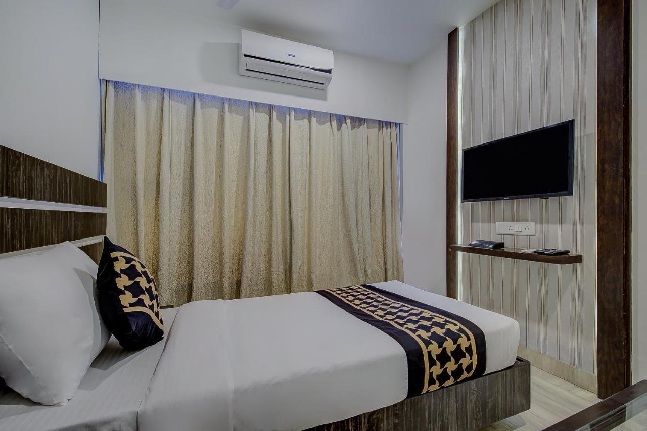 Oyo 78245 Collection O Hotel Crown Inn Navi Mumbai Exterior photo