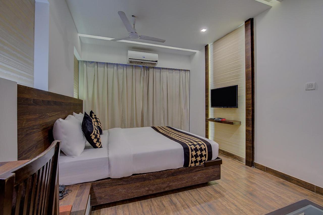 Oyo 78245 Collection O Hotel Crown Inn Navi Mumbai Exterior photo