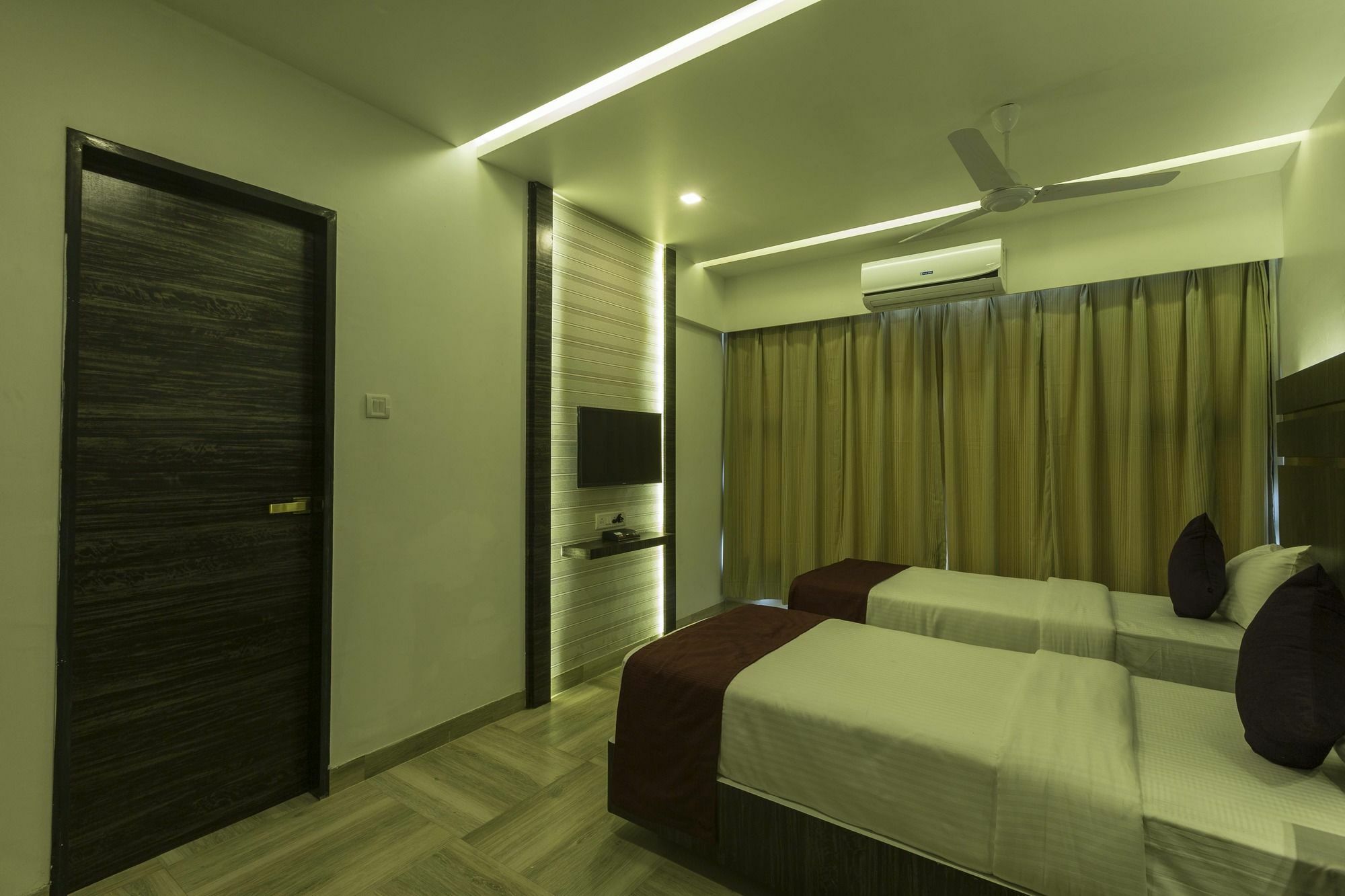 Oyo 78245 Collection O Hotel Crown Inn Navi Mumbai Exterior photo