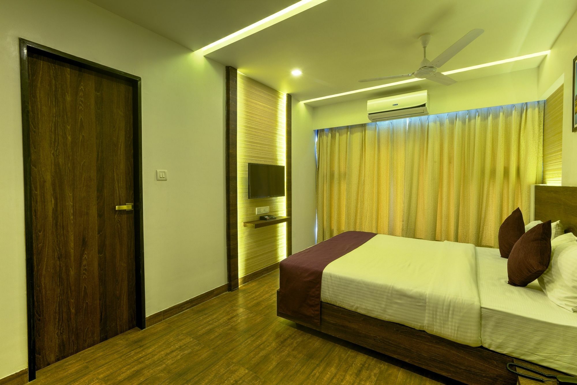 Oyo 78245 Collection O Hotel Crown Inn Navi Mumbai Exterior photo